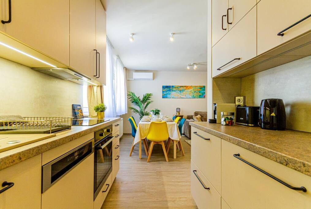 Roomy Apartment 80Sqm At City Center Free Parking Space, Ac & Balcony Будапешт Экстерьер фото